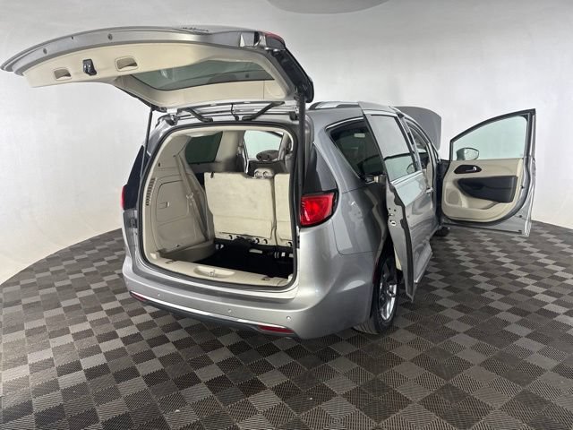 Used 2018 Chrysler Pacifica Limited FWD image 16