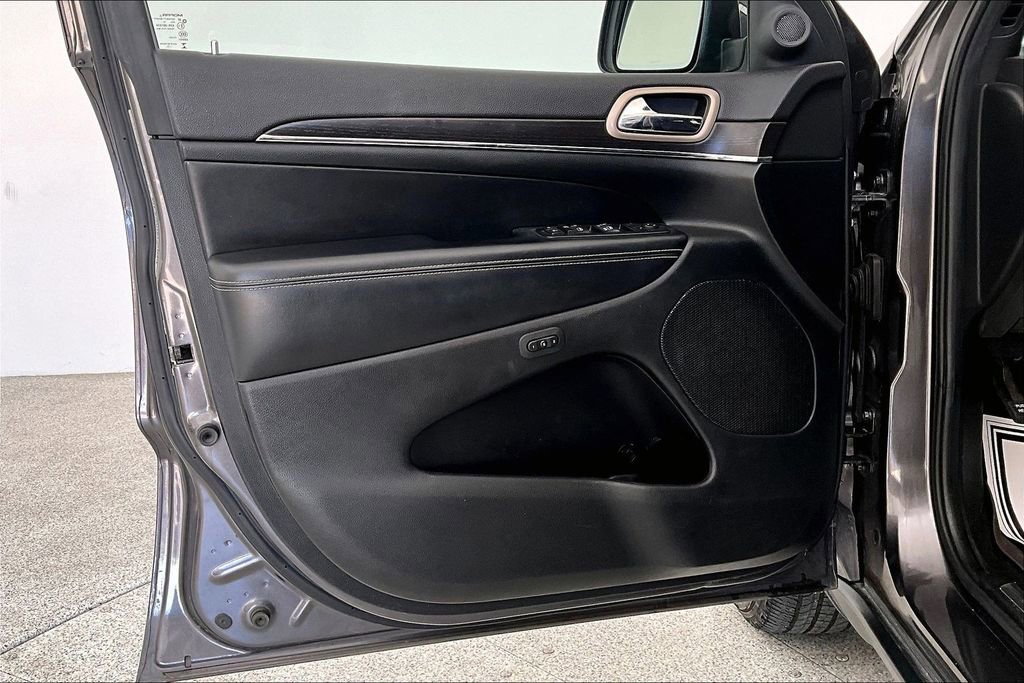 Used 2015 Jeep Grand Cherokee Limited image 23
