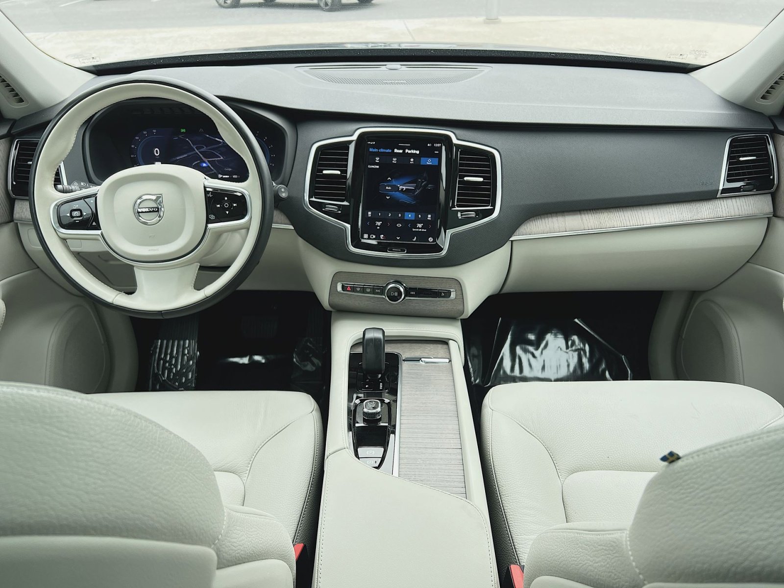 Used 2023 Volvo XC90 B6 Plus w/ Protection Package Premier image 23