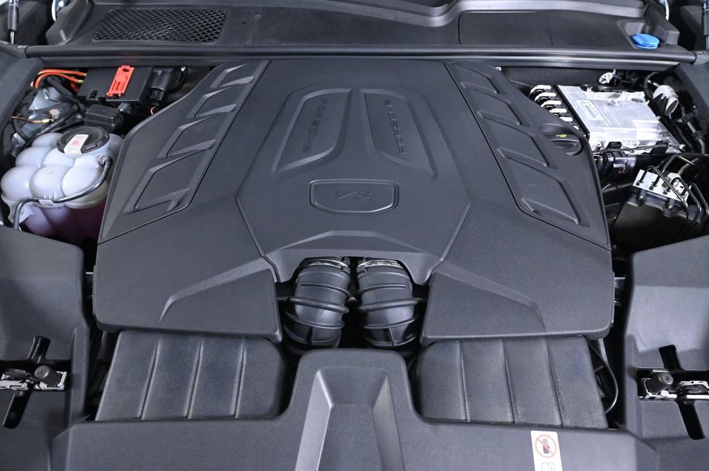Certified 2025 Porsche Cayenne GTS AWD/4WD image 26
