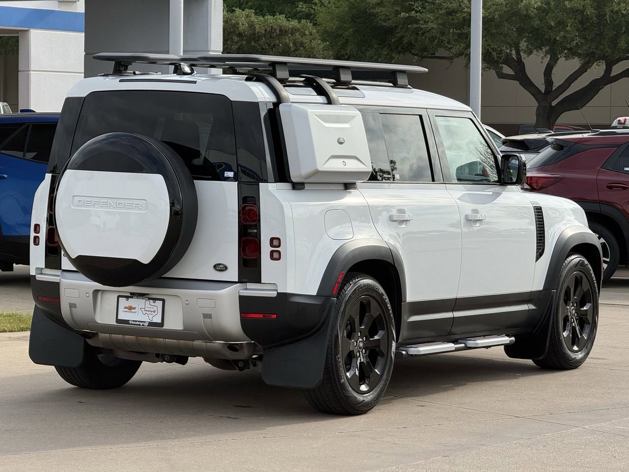 Used 2023 Land Rover Defender 110 SE image 4
