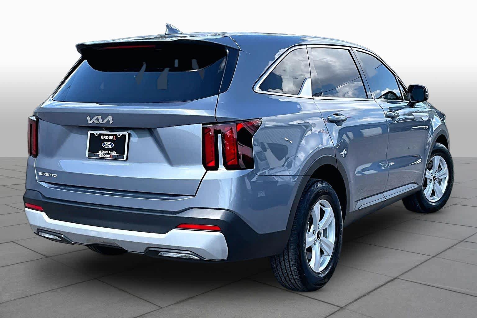 Used 2025 Kia Sorento LX FWD image 7