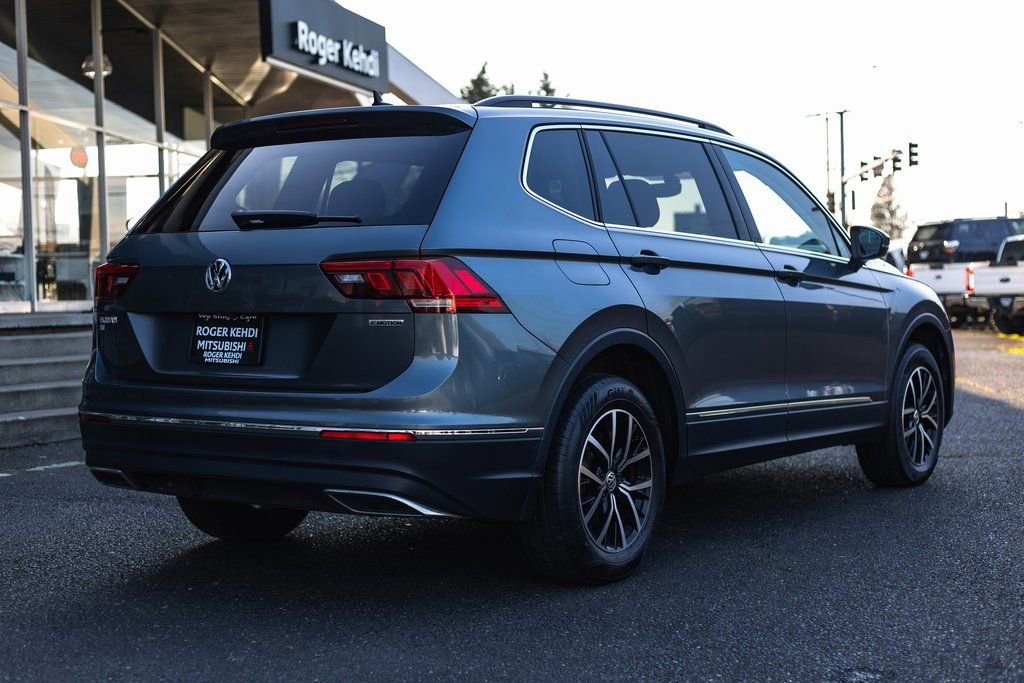 Used 2021 Volkswagen Tiguan SE w/ Panoramic Sunroof Package image 9