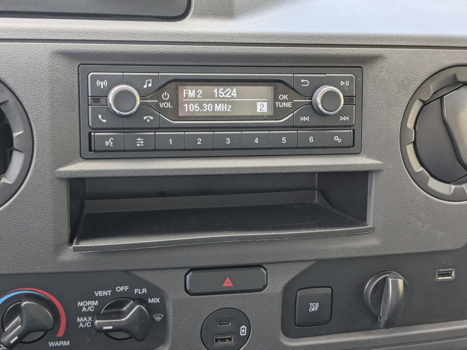 Certified 2024 Ford E-350 and Econoline 350 Super Duty w/ Power Windows & Locks Group image 20