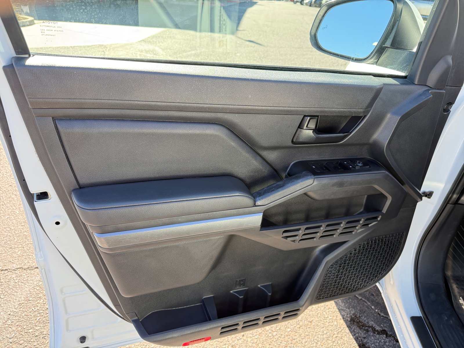 Used 2024 Toyota Tacoma SR5 AWD/4WD image 13