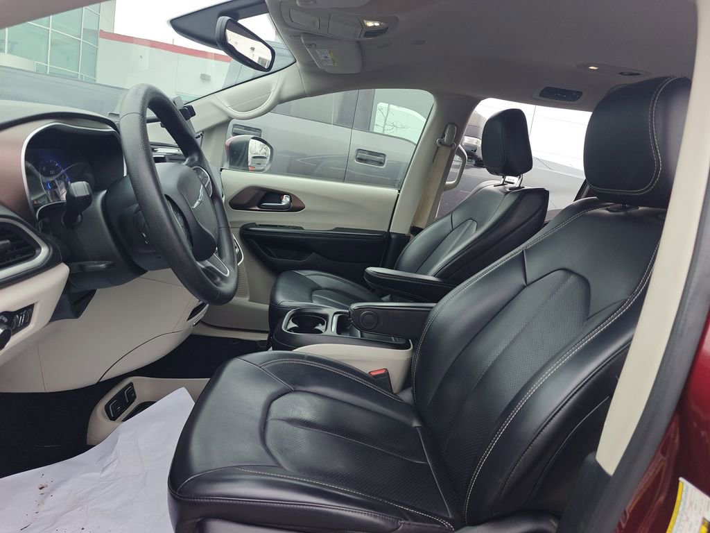 Used 2020 Chrysler Voyager Lxi image 6