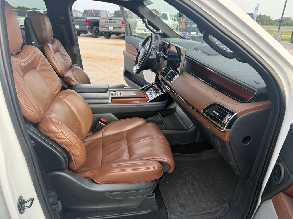 Used 2023 Lincoln Navigator Reserve AWD/4WD image 23