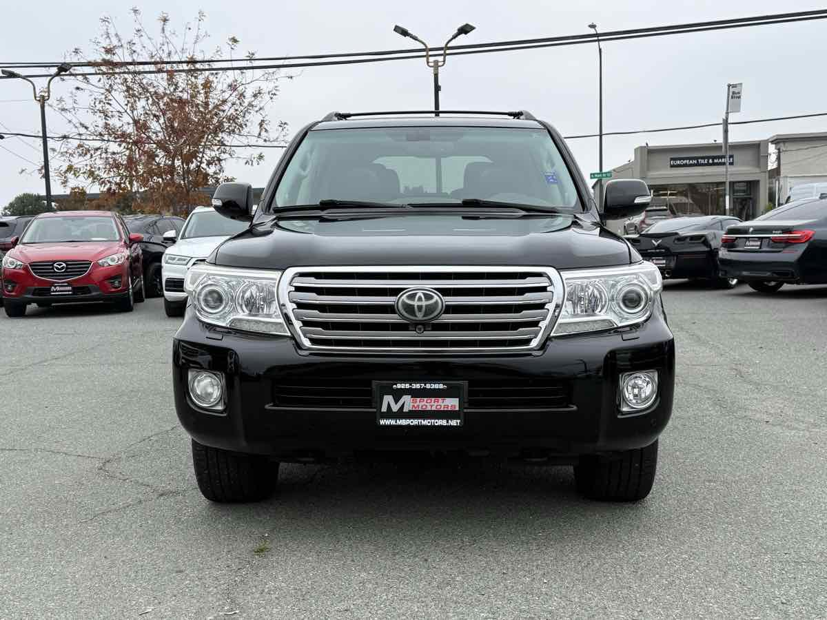 Used 2015 Toyota Land Cruiser image 2