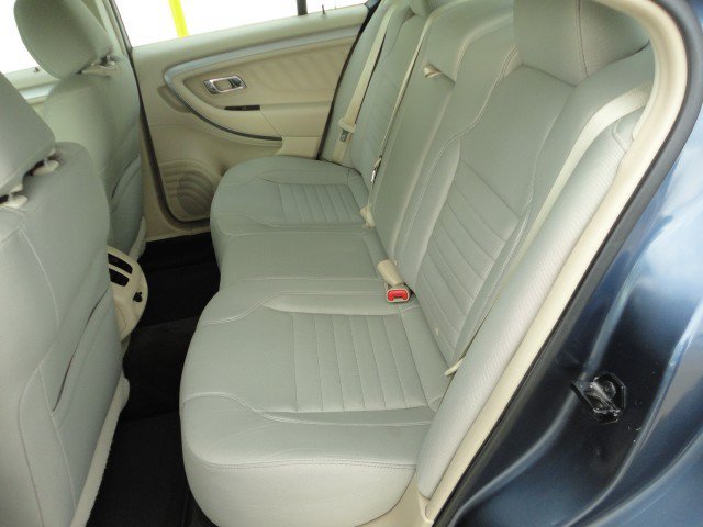 Used 2018 Ford Taurus SE image 10