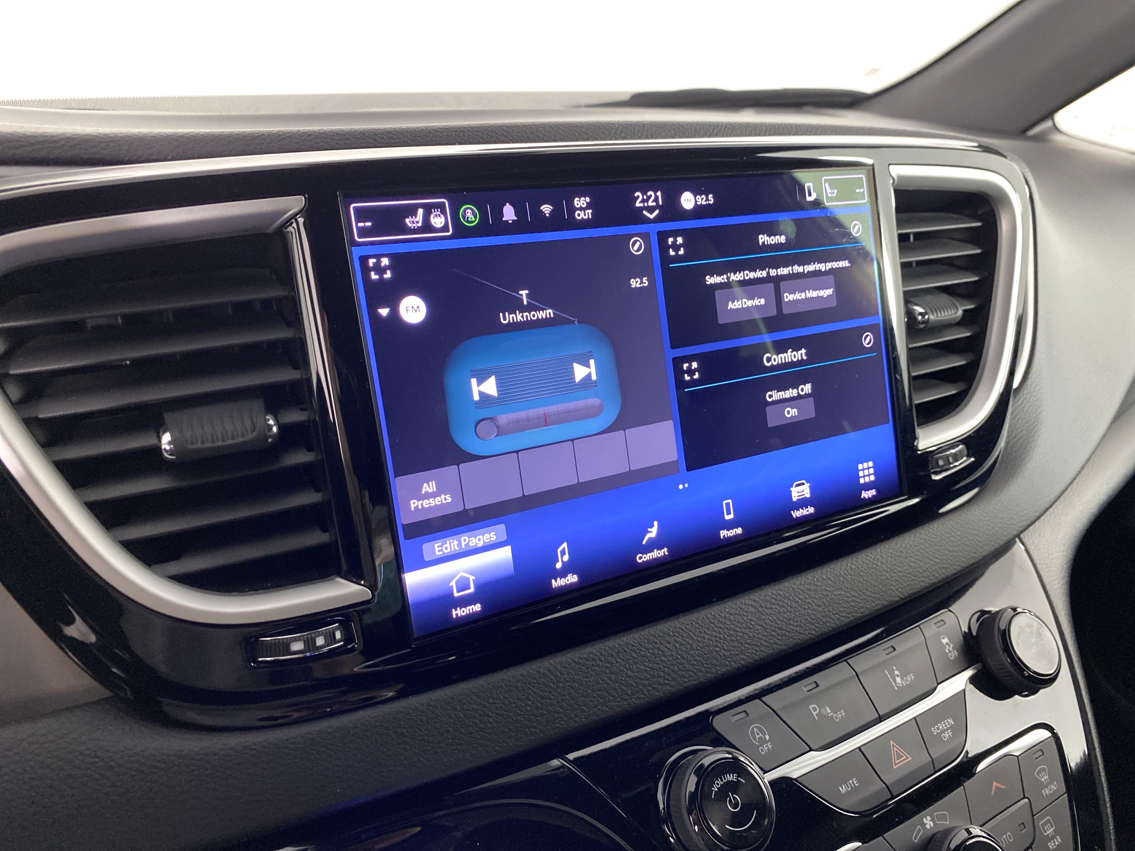 Used 2025 Chrysler Pacifica Select FWD image 28