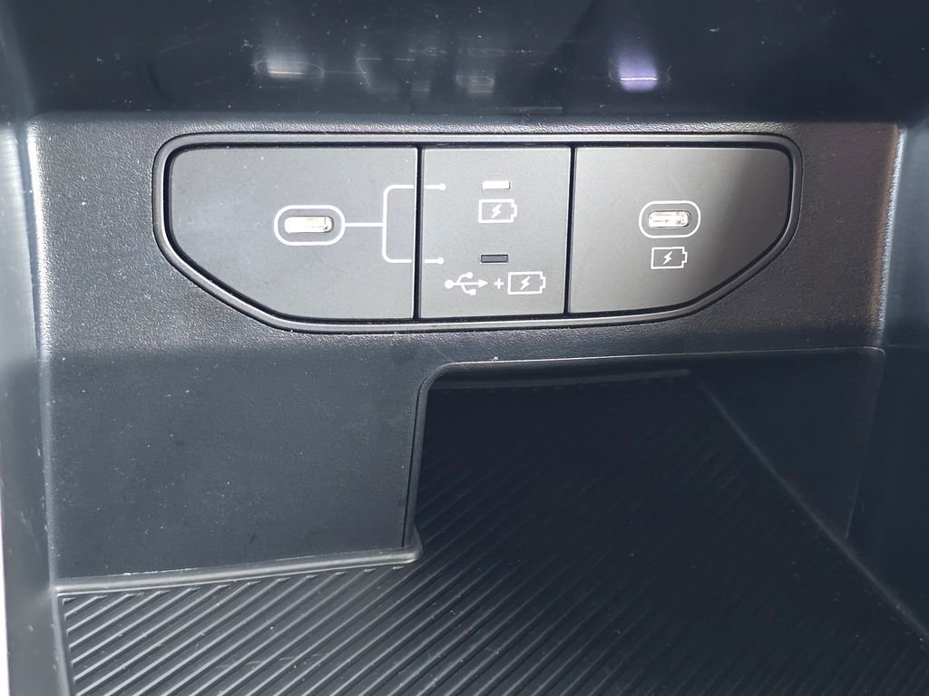 Certified 2025 Kia Sorento LX image 18