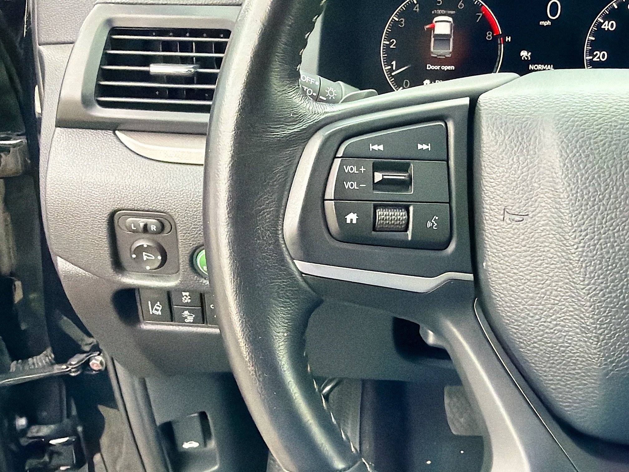 Used 2025 Honda Ridgeline RTL image 35