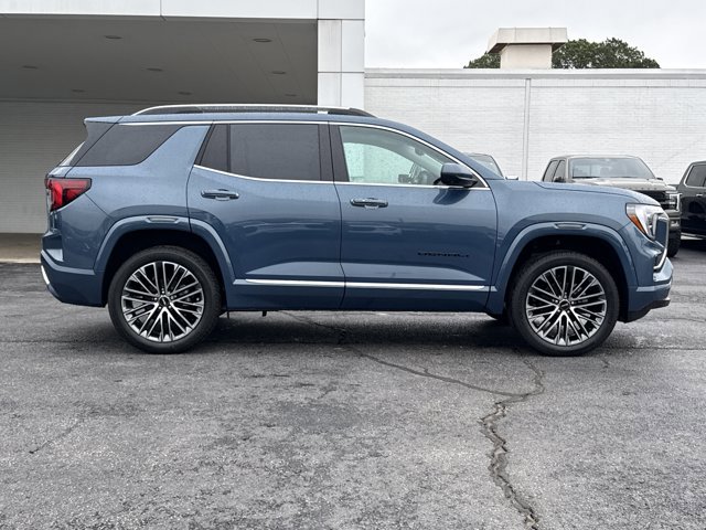 New 2026 GMC Terrain Denali w/ LPO, Black Badging Package image 2