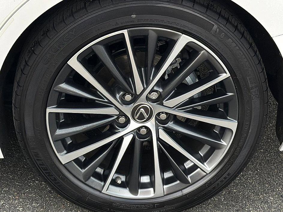 Used 2022 Lexus ES 300h w/ Premium Package image 6