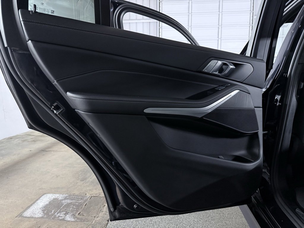 Used 2022 BMW X7 xDrive40i w/ M Sport Package image 26