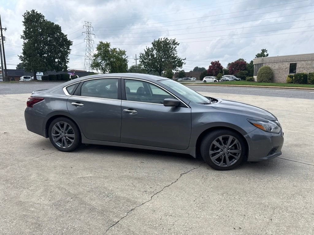 Used 2018 Nissan Altima 2.5 SR w/ SR Special Edition FWD image 4