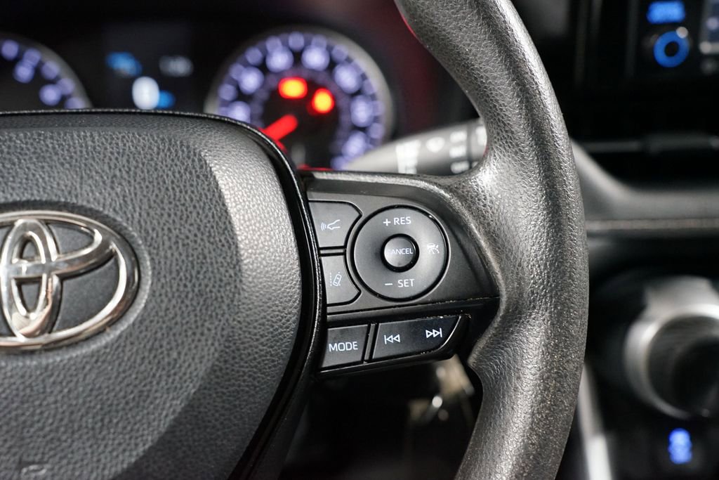 Used 2022 Toyota RAV4 LE image 13