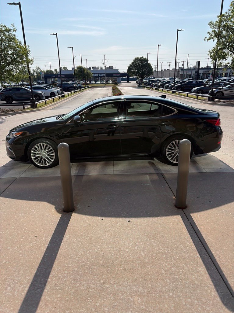 Used 2016 Lexus ES 350 w/ Navigation System Package FWD image 4