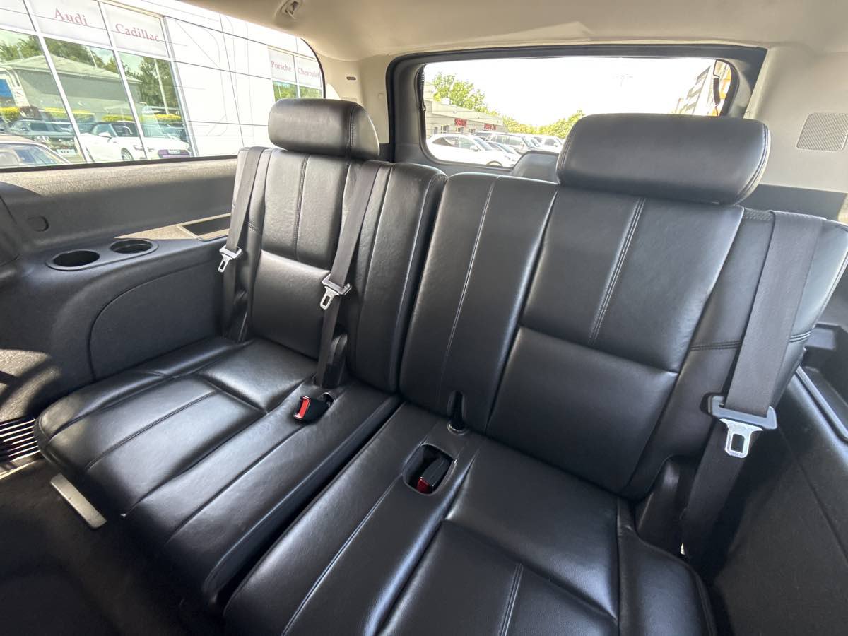 Used 2009 Chevrolet Suburban LT AWD/4WD image 14