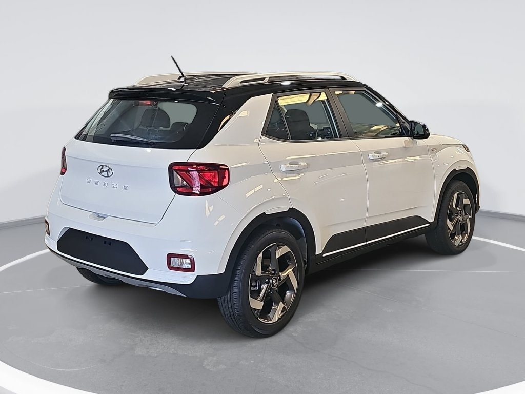 New 2026 Hyundai Venue SEL FWD image 5