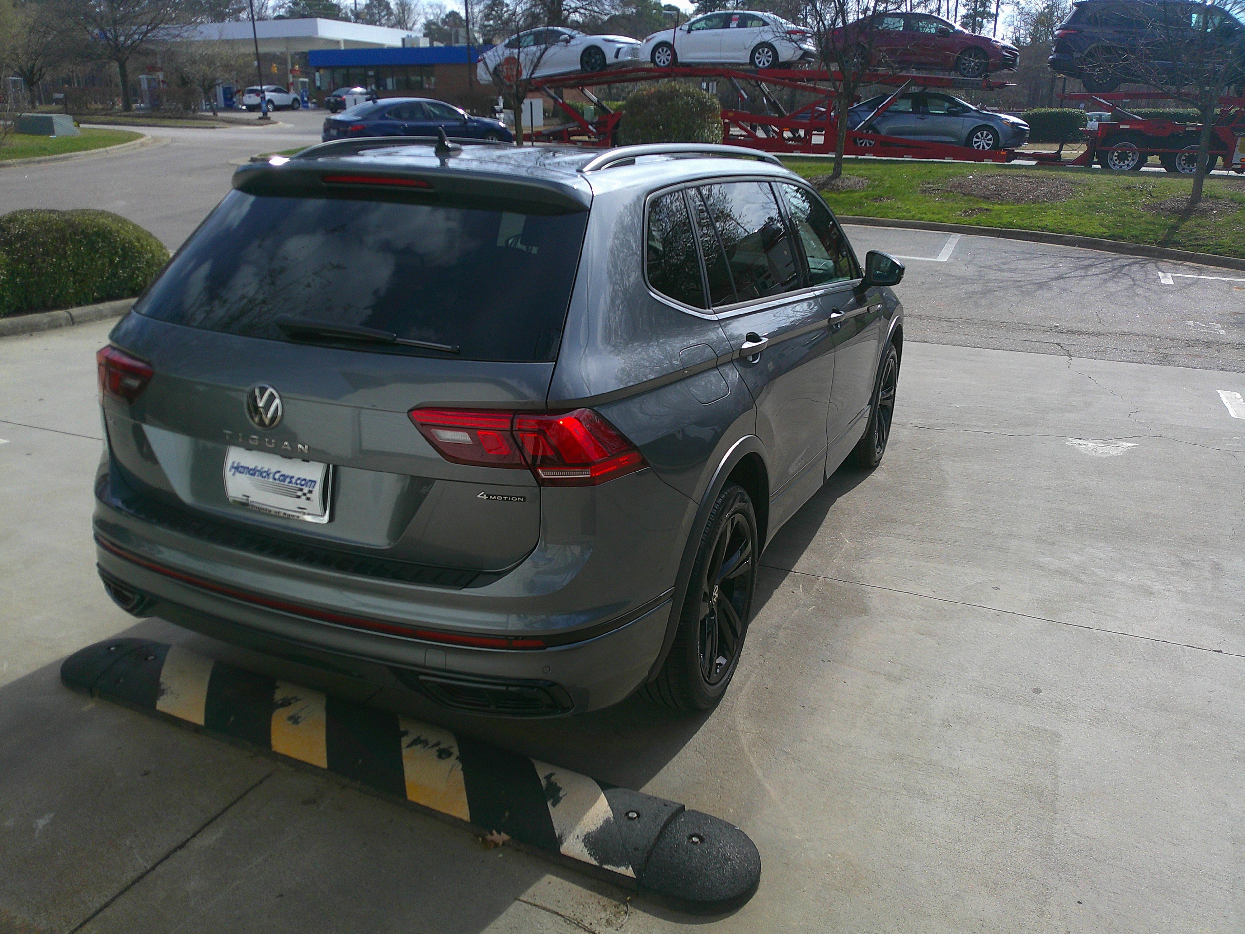 Used 2024 Volkswagen Tiguan SE R-Line image 13