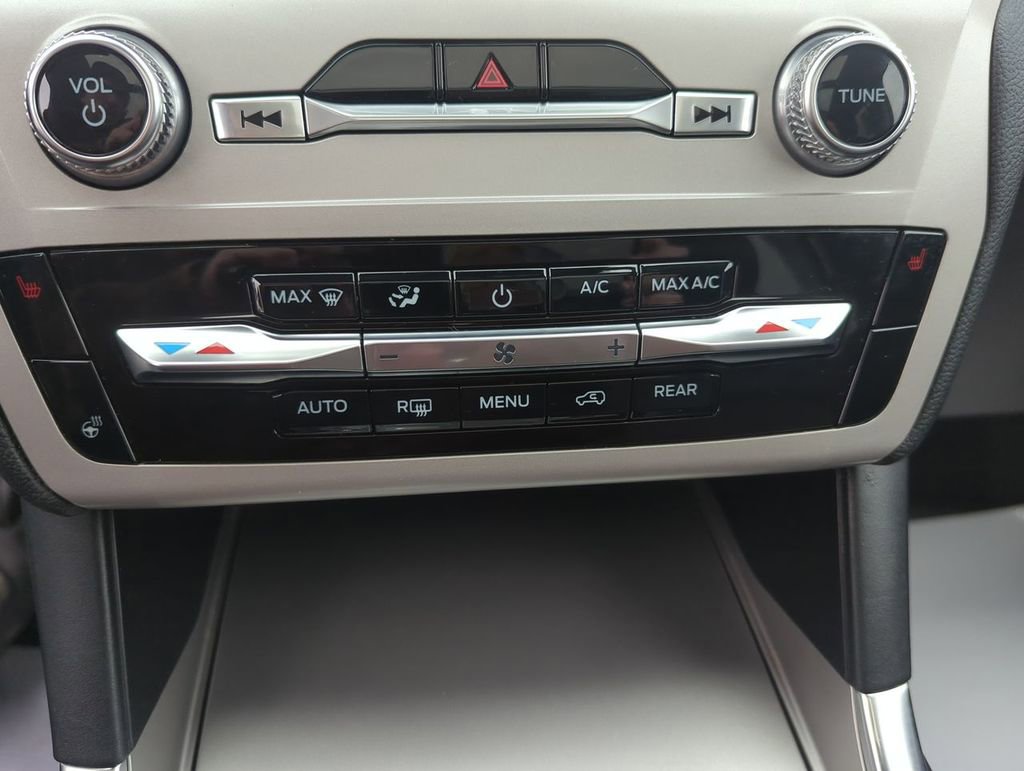 Used 2023 Ford Explorer XLT w/ Equipment Group 202A image 26