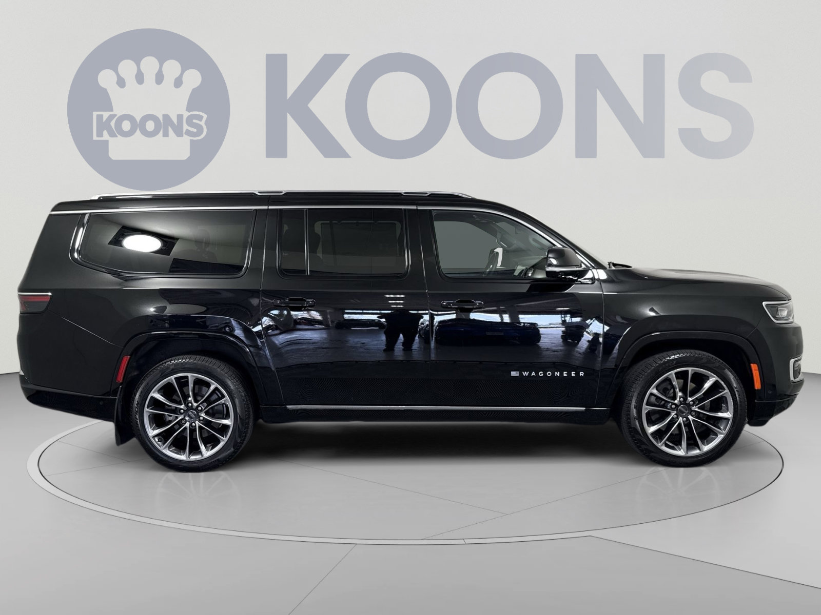 Used 2023 Jeep Wagoneer L Series III w/ Premium Group I AWD/4WD image 8