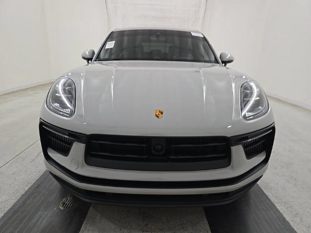 Used 2023 Porsche Macan S AWD/4WD image 2