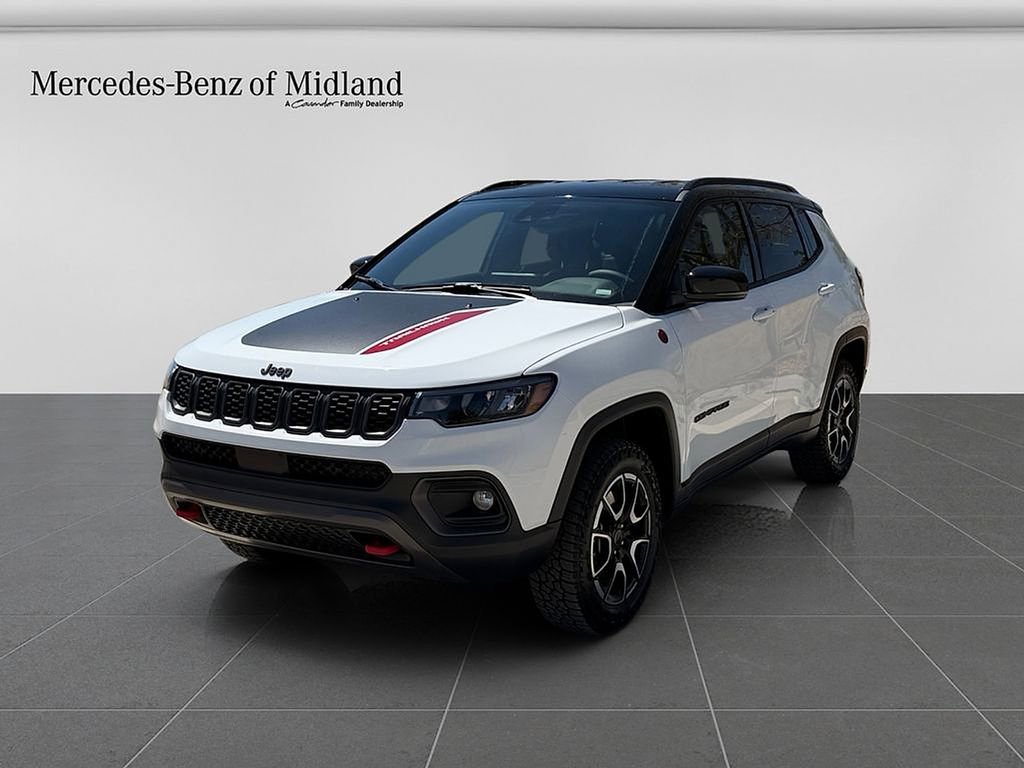 Used 2026 Jeep Compass Trailhawk AWD/4WD image 3