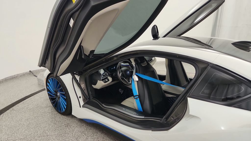 Used 2015 BMW i8 AWD/4WD image 29