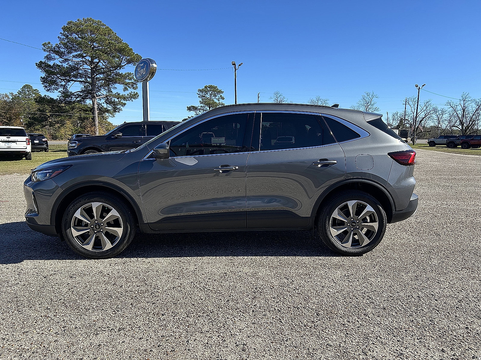 Used 2023 Ford Escape Platinum image 1