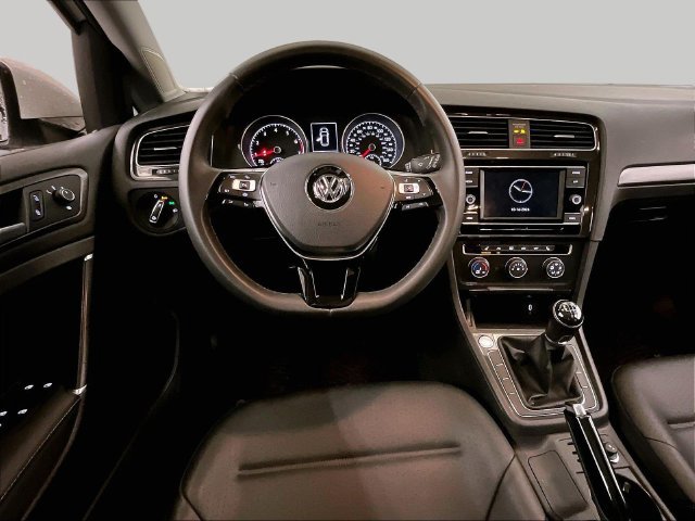 Used 2021 Volkswagen Golf 4-Door FWD image 5