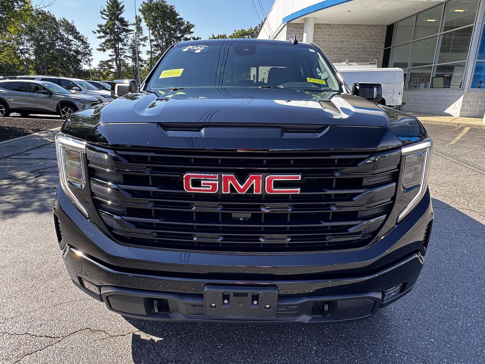 Used 2022 GMC Sierra 1500 Elevation w/ Elevation Premium Package AWD/4WD image 2