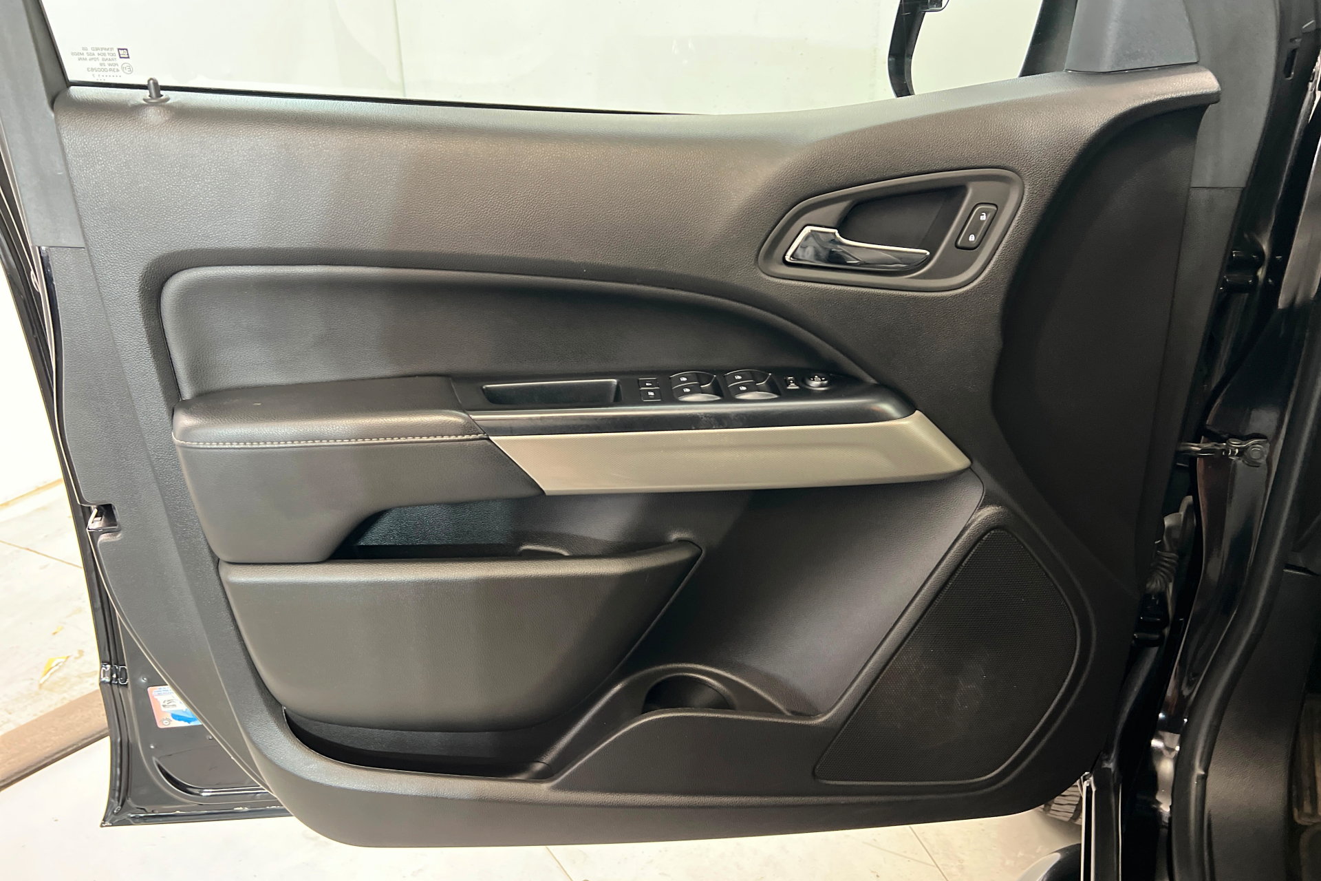 Used 2017 GMC Canyon SLE w/ Nightfall Edition RWD image 15