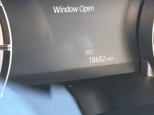 Used 2025 Toyota Highlander LE image 9