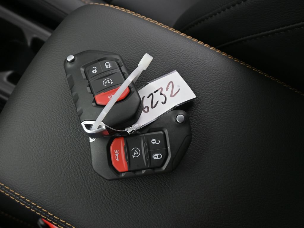 Used 2025 Jeep Wrangler Unlimited Sahara AWD/4WD image 18