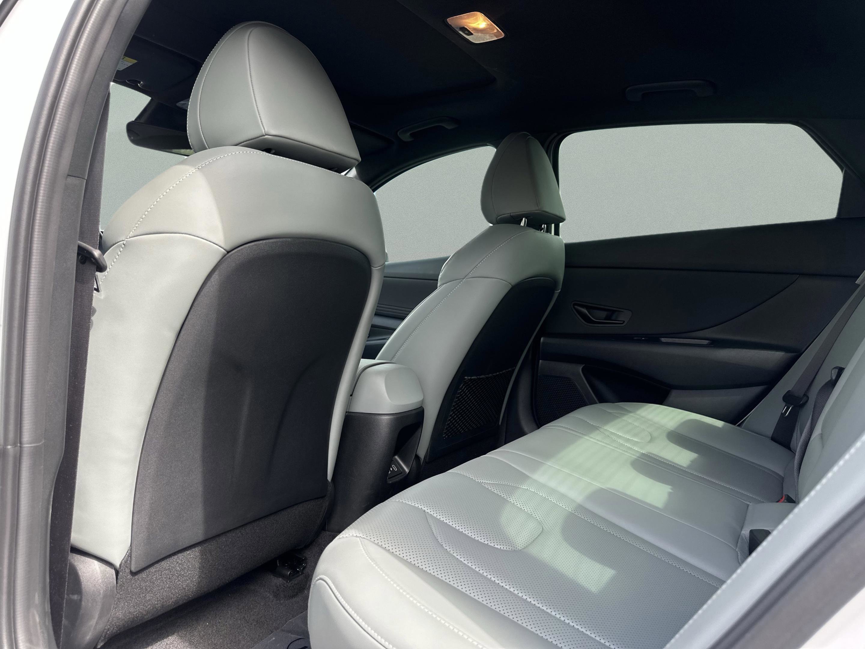 Used 2025 Hyundai Elantra Limited image 15