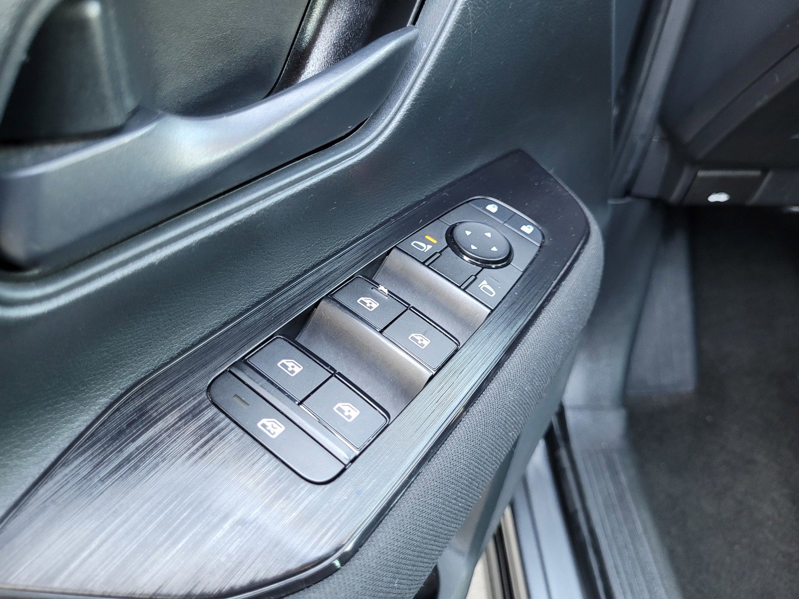 Used 2025 Nissan Kicks S image 25