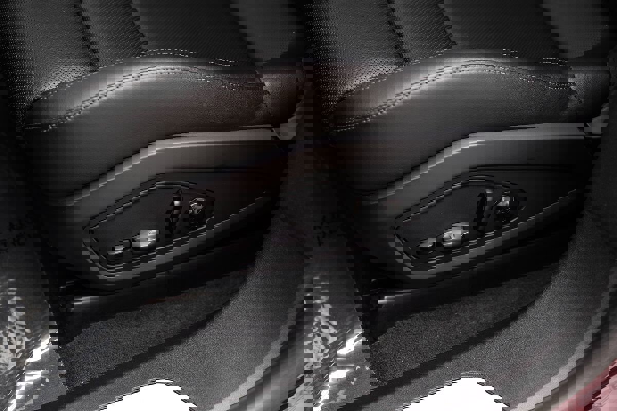 Used 2021 Porsche Taycan 4S w/ Premium Package image 32