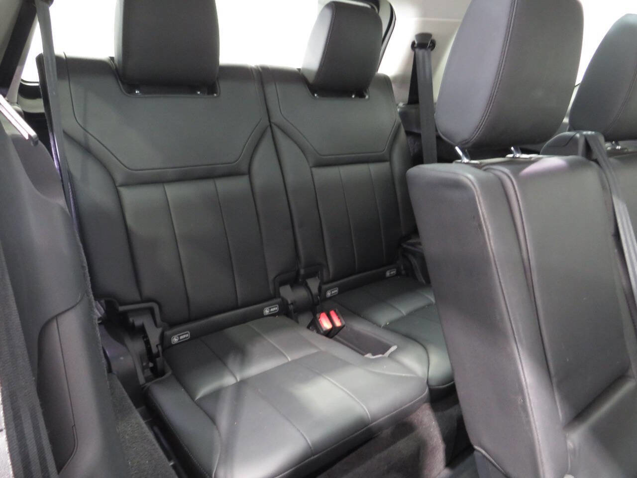 Used 2018 Land Rover Discovery SE AWD/4WD image 14