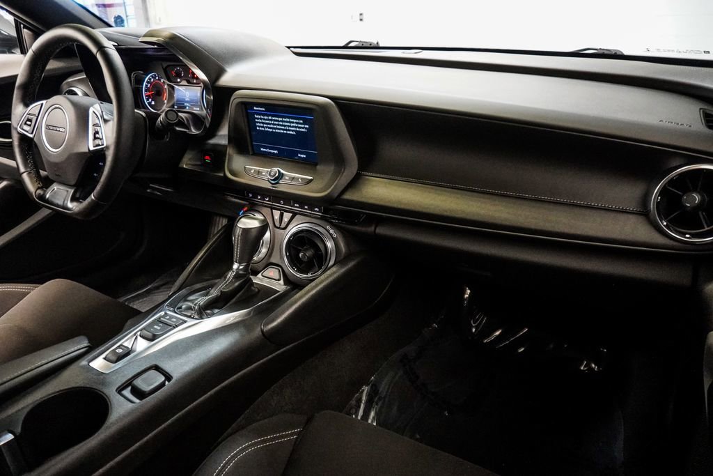 Used 2019 Chevrolet Camaro LT w/ RS Package image 9
