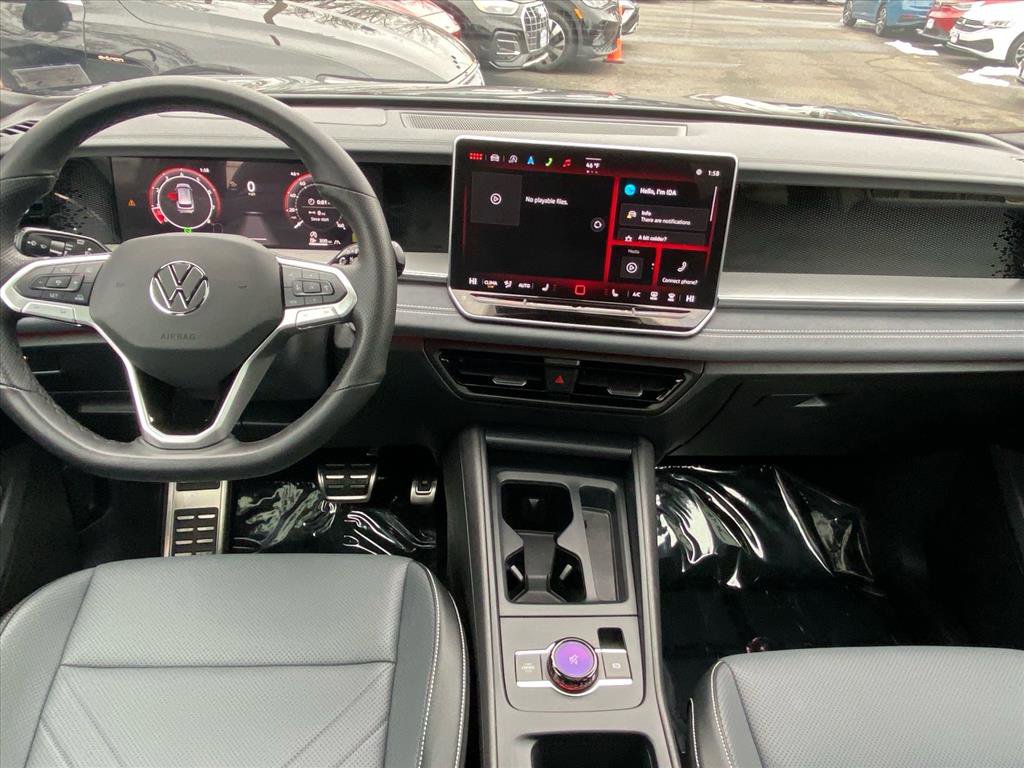 Used 2025 Volkswagen Tiguan SE R-Line image 12