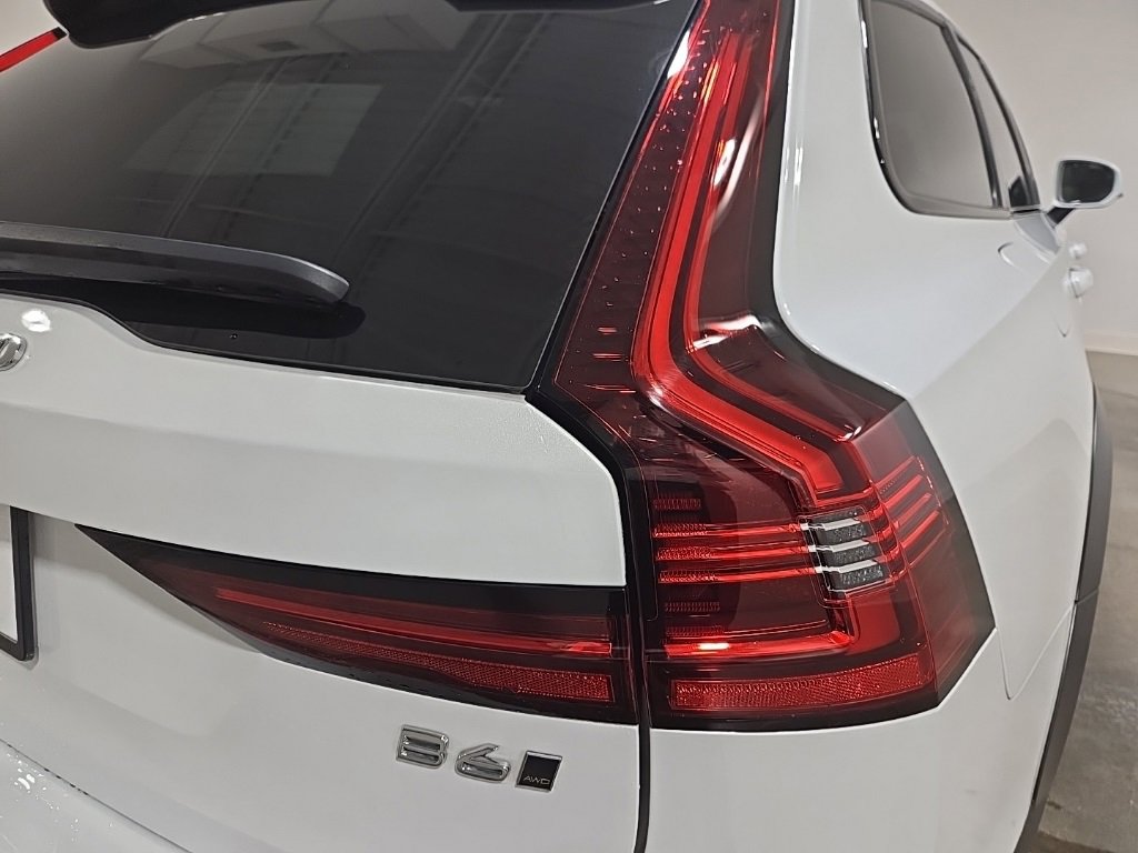 Used 2024 Volvo V90 B6 Cross Country Ultimate w/ Climate Package image 22