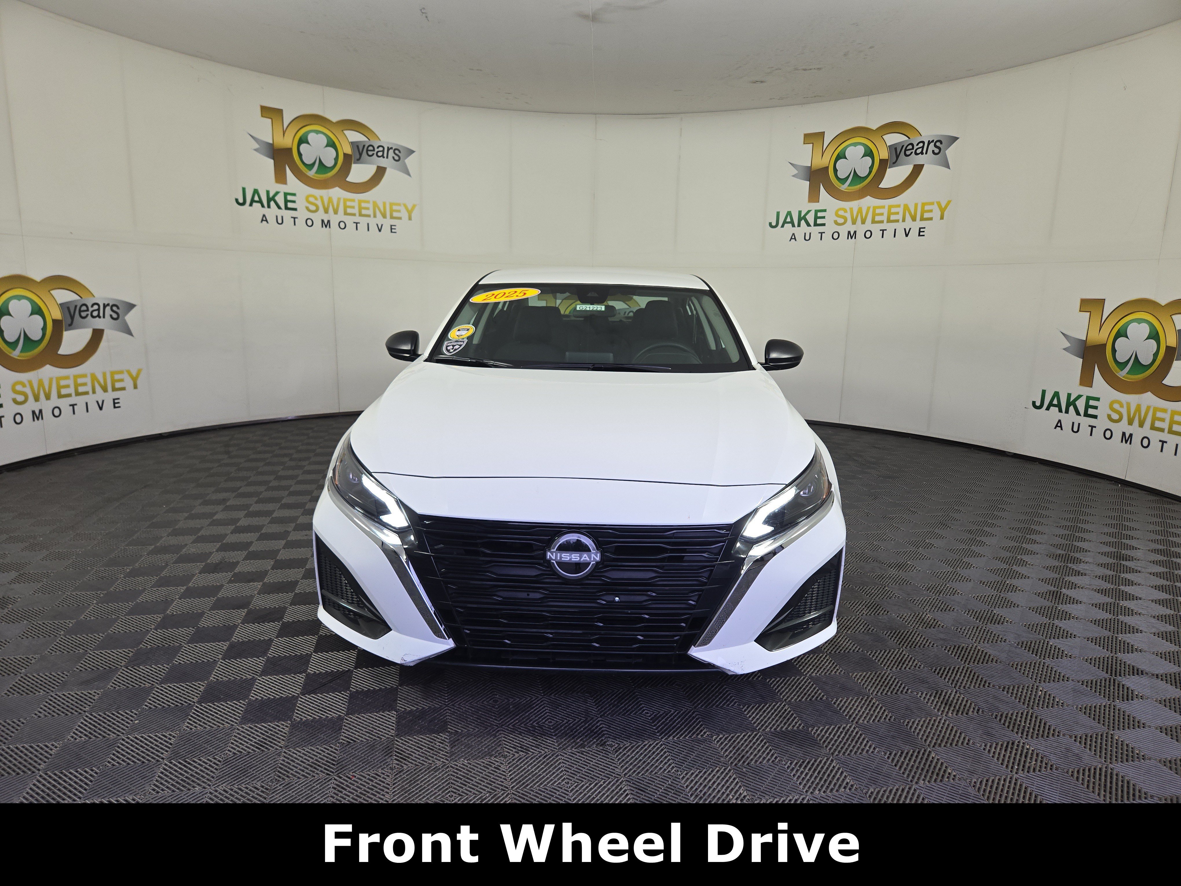 Used 2025 Nissan Altima 2.5 SV FWD image 2