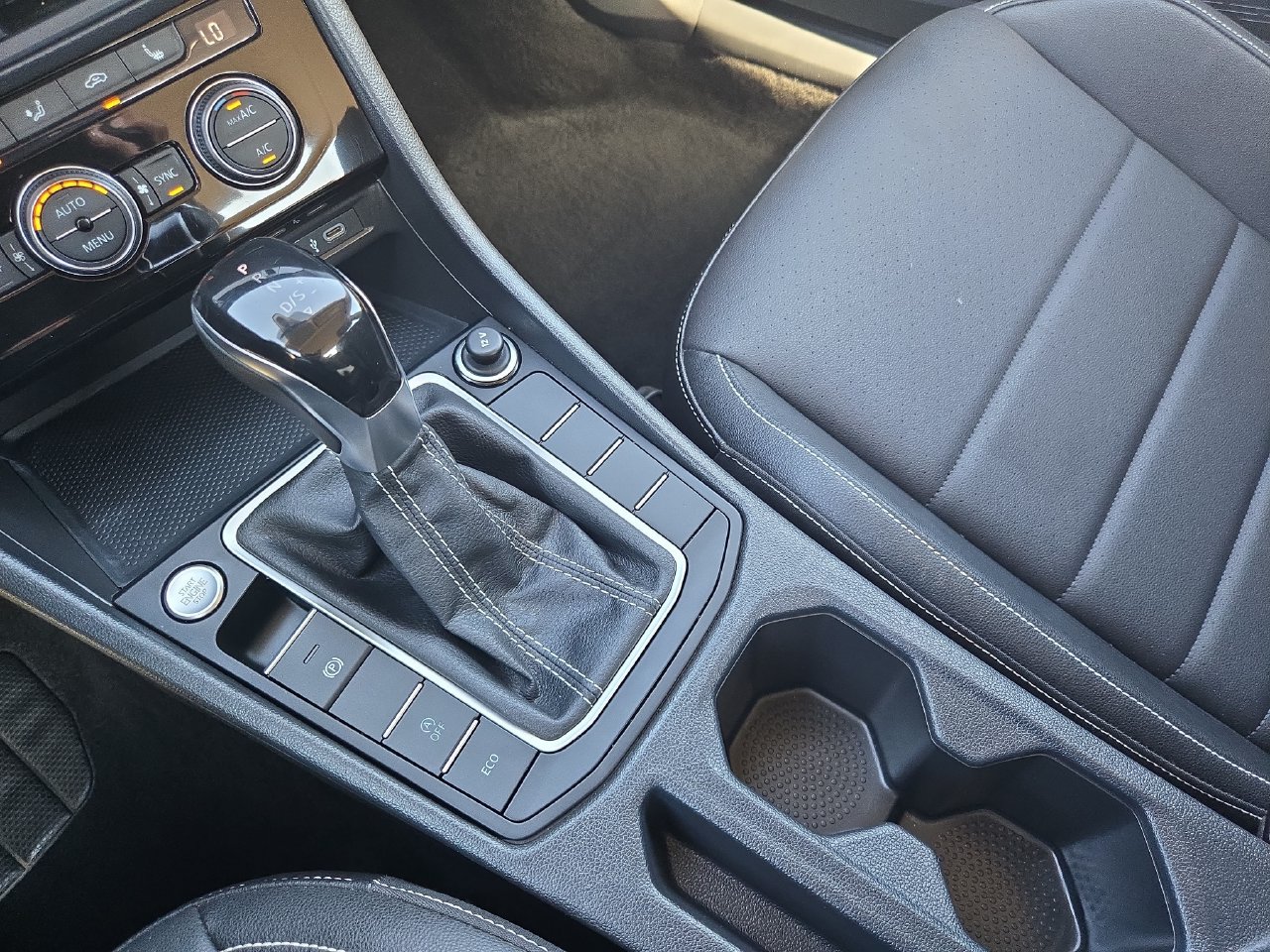 Used 2024 Volkswagen Jetta SE FWD image 24