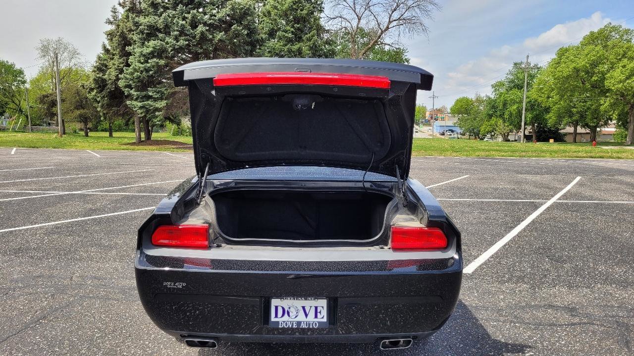 Used 2014 Dodge Challenger SXT RWD image 18