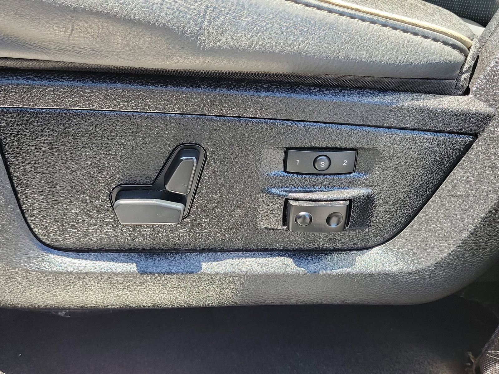 Used 2016 RAM 1500 Limited AWD/4WD image 16