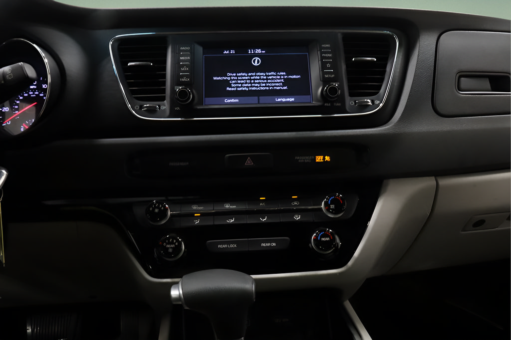 Used 2019 Kia Sedona LX FWD image 18