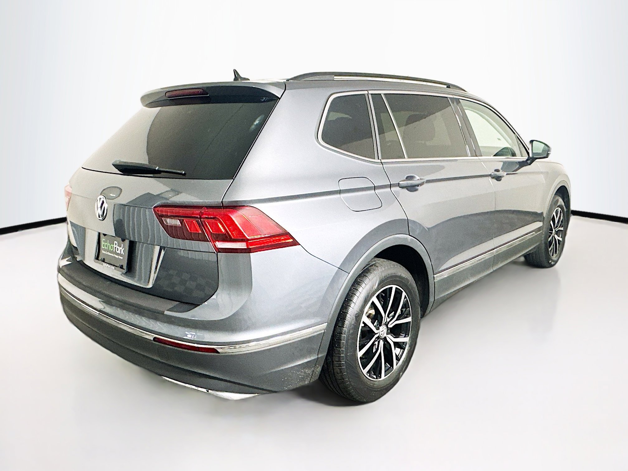 Used 2021 Volkswagen Tiguan SE FWD image 9