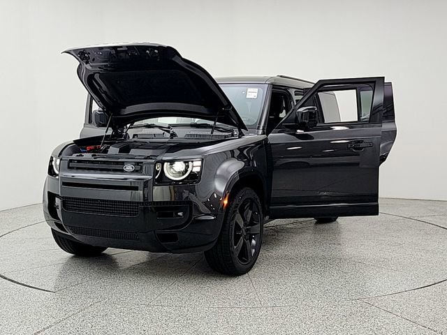 New 2026 Land Rover Defender 130 X-Dynamic SE image 9
